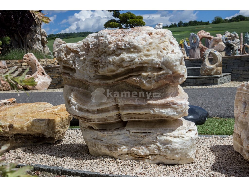 Kamenna fontana onyx